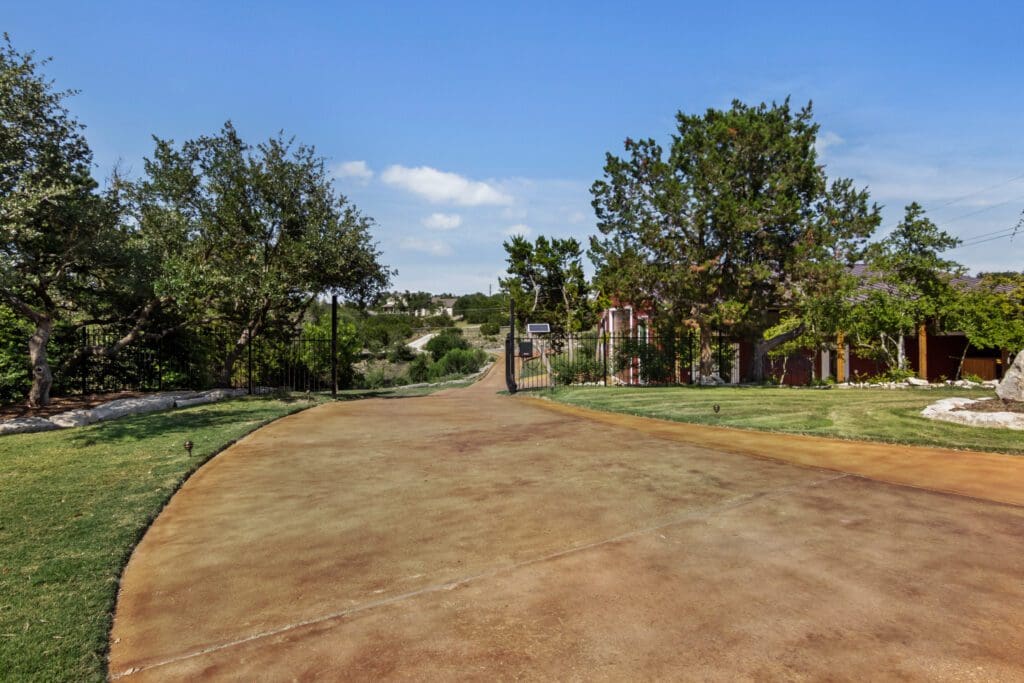 Custom barn and farm building in Texas Hill Country by Ridge Rock Builders
